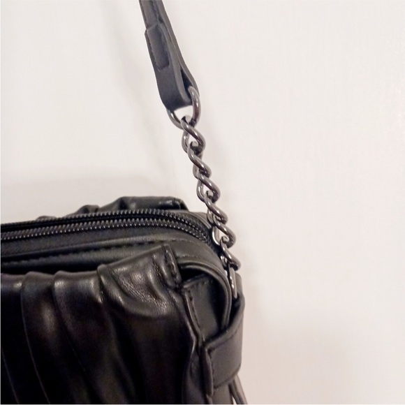 SOLD -MYSTERY NWOT Simply Vera Wang Black Faux Leather Crossbody NWOT - Picture 9 of 12